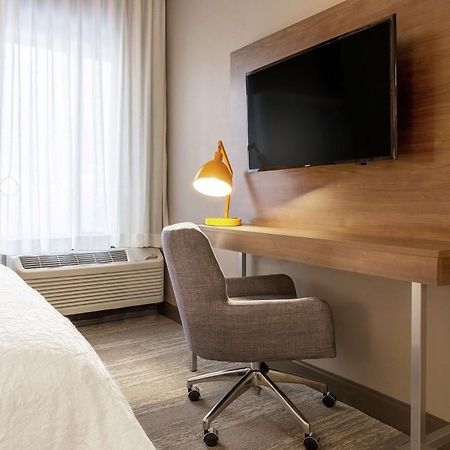 Hampton Inn Рокфорд Экстерьер фото