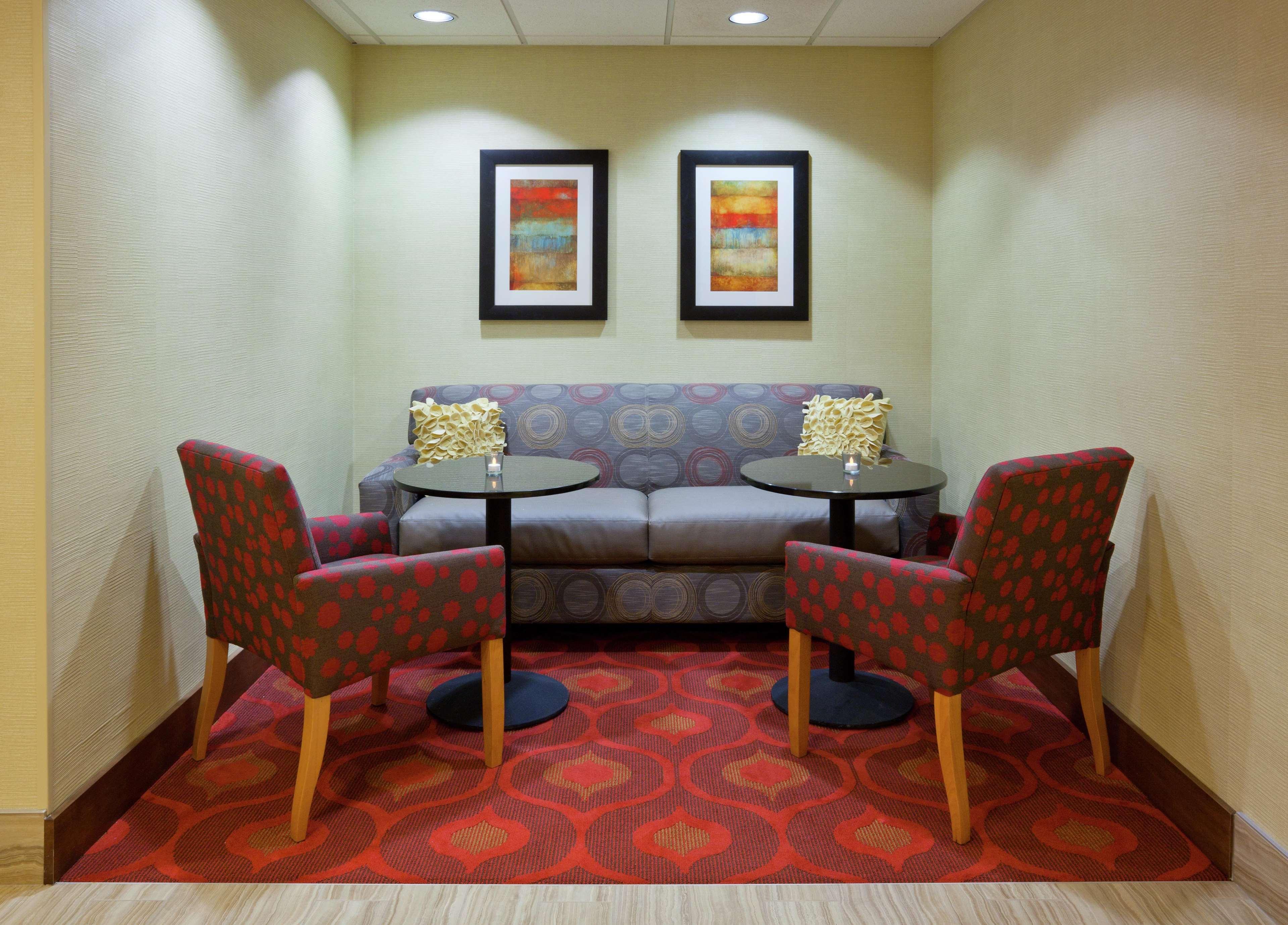 Hampton Inn Рокфорд Экстерьер фото