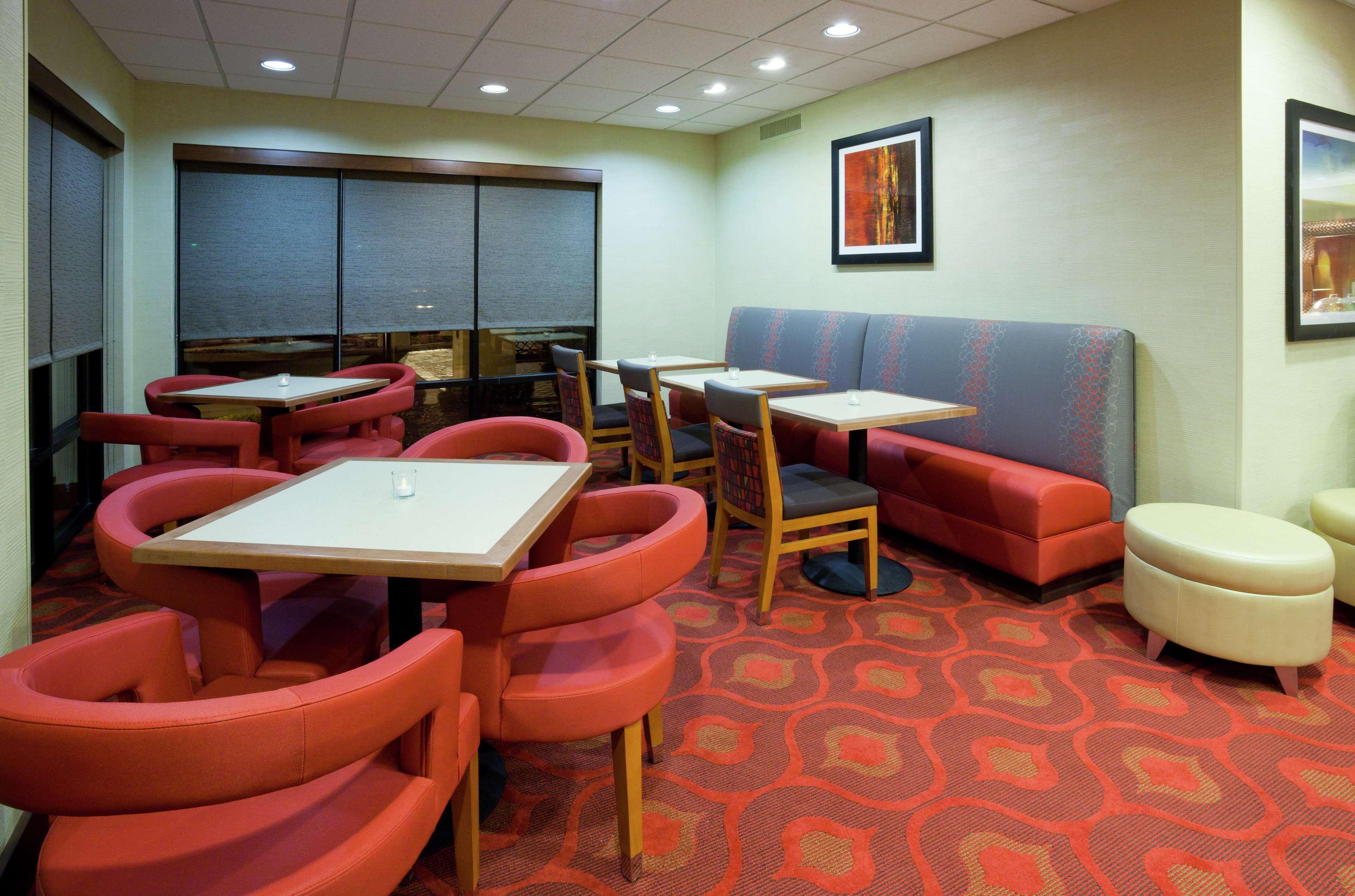 Hampton Inn Рокфорд Экстерьер фото